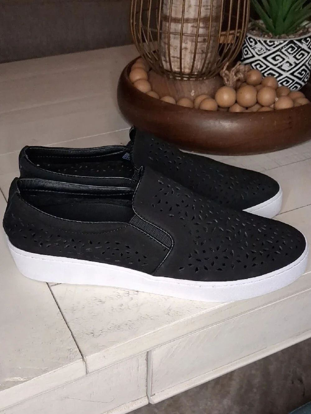 Vionic Splendid Midi Perfc Black Perforated Slip-On Sneaker Size 9